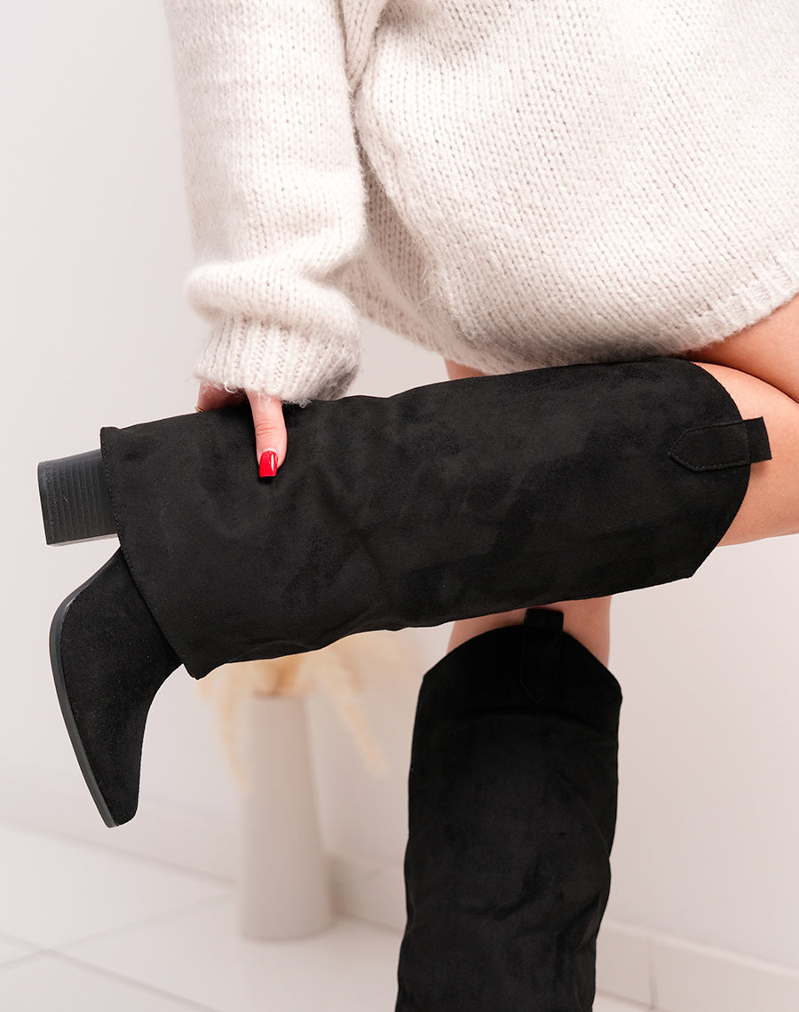 Bottes femme noires en suédine tendance à bout pointu avec talon haut épais et revers fourré