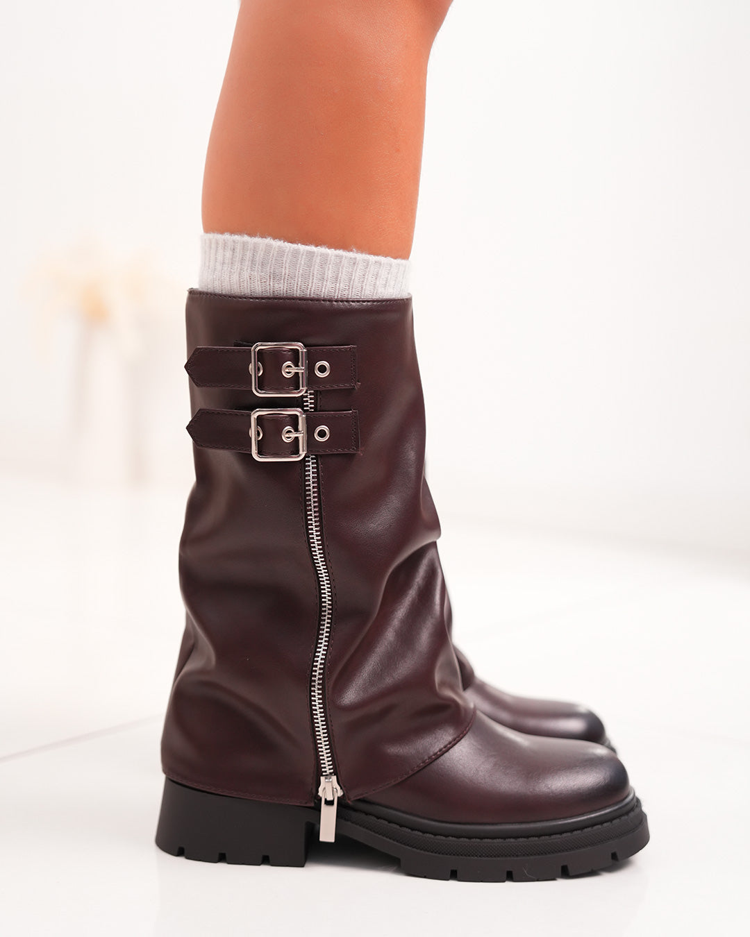 Bottines femme bordeaux à revers et double boucle tendance