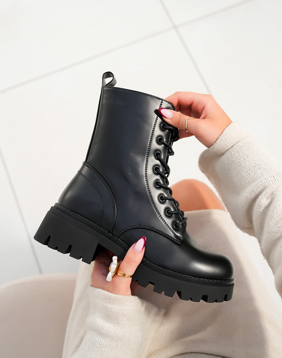 Bottines femme noires à lacets avec talon épais et semelle crantée