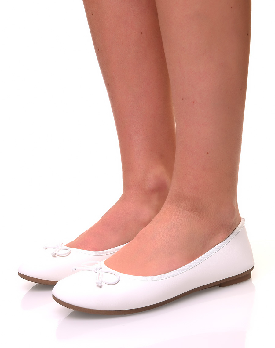 Ballerines blanches à petits noeuds