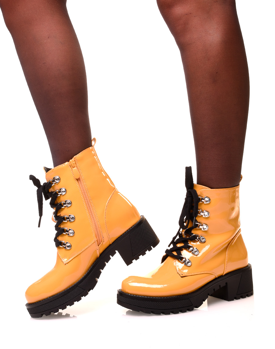 Chaussures femme : Bottines jaunes vernies montantes à lacets