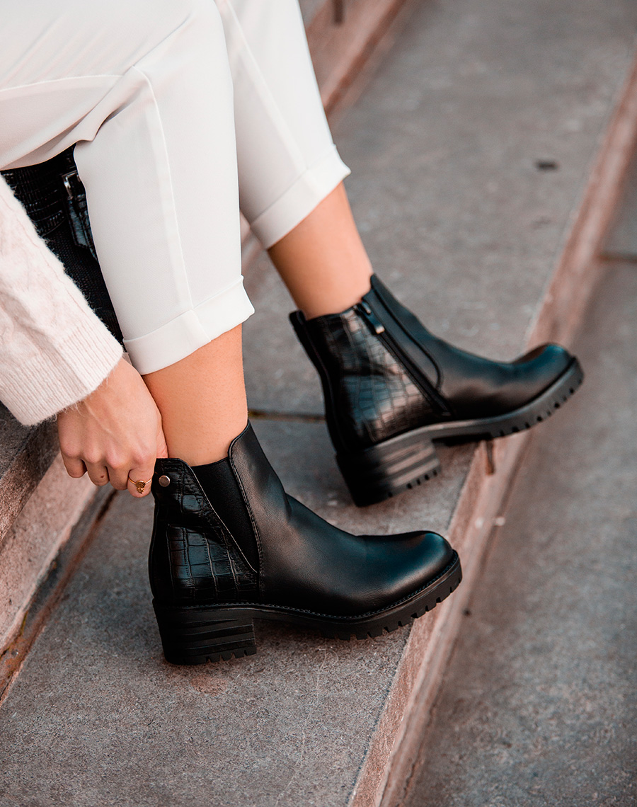 Chaussures femme : Bottines noires bi-matières effet croco et élastique  échancré