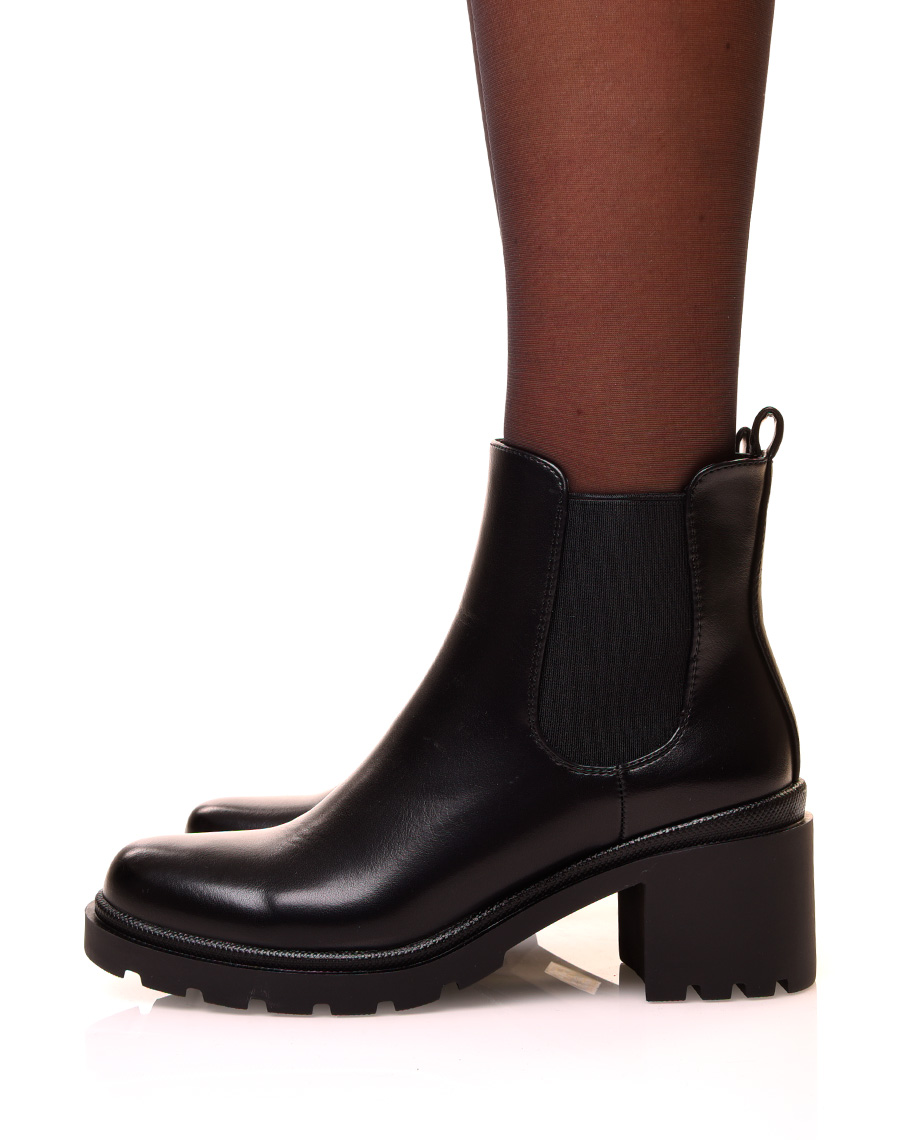 Chaussures femme : Chelsea boots noires à semelles crantées