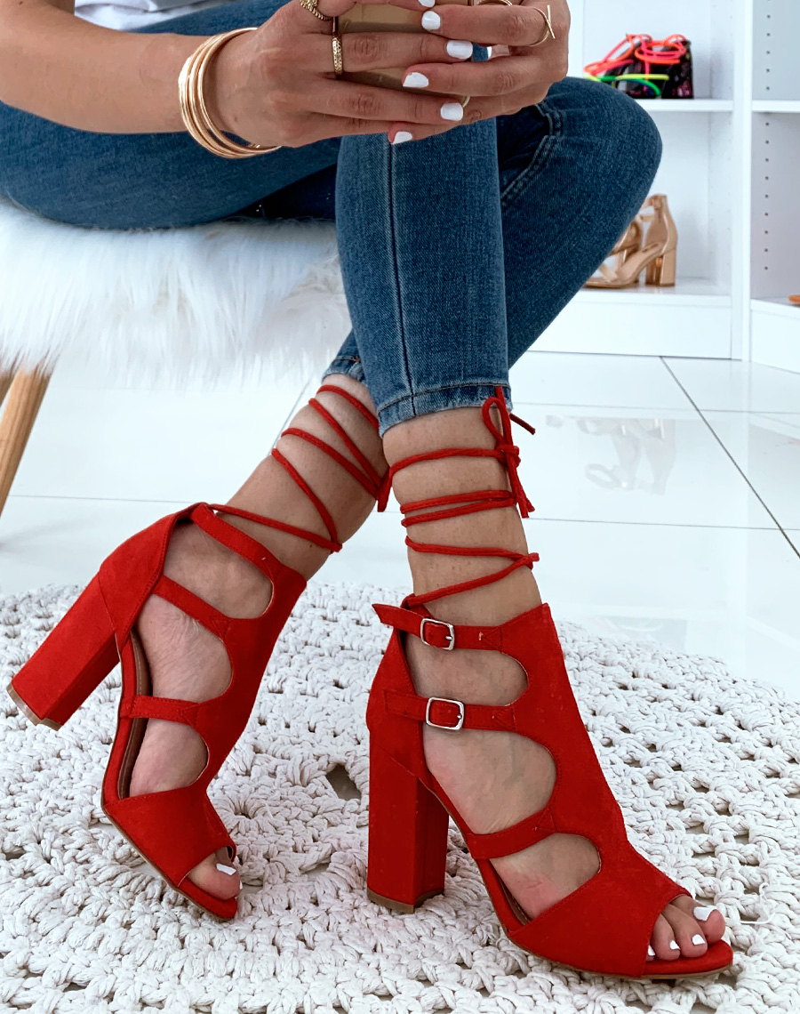 Sandales à talons rouges en suédine