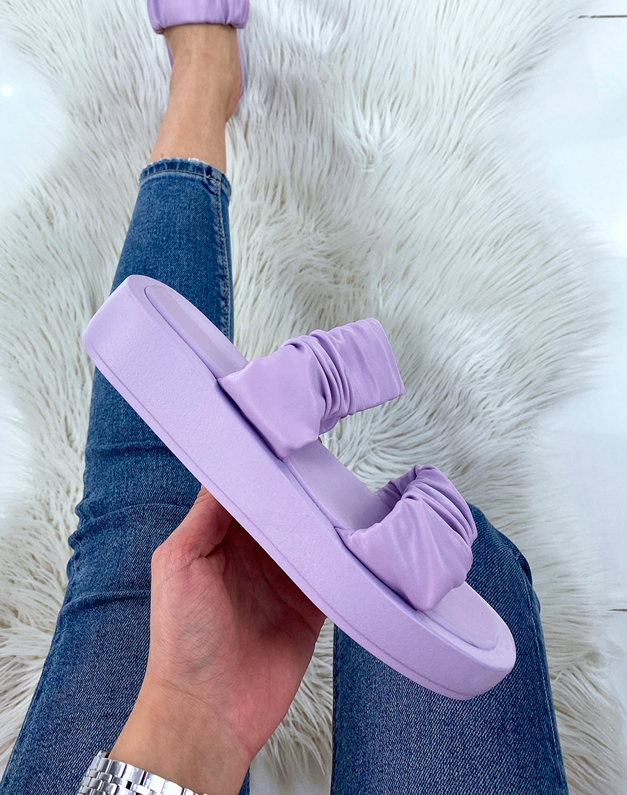 Sandales plates violet pastel à lanières froncés